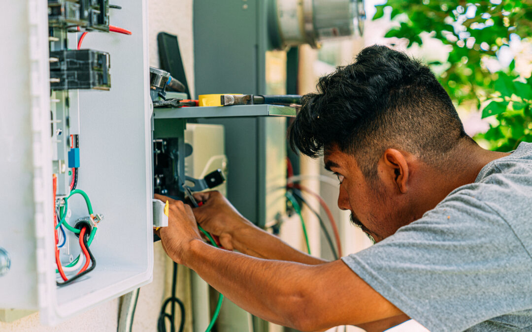 How to Choose the Right Electrician for Emergency Electrical Repairs in Tampa