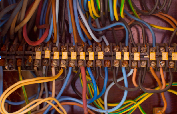 When Should You Repair vs. Replace Electrical Wiring? (Tampa Homeowner Checklist)